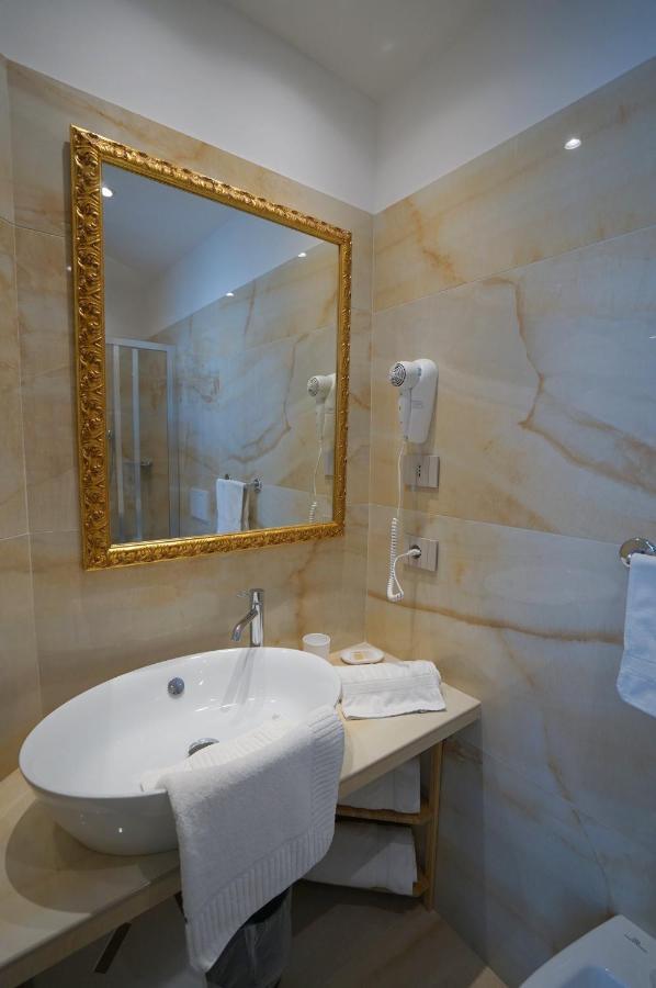 Hotel Villa Fulgida กัตตอลิกา ภายนอก รูปภาพ