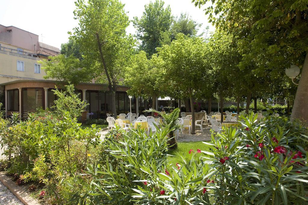 Hotel Villa Fulgida กัตตอลิกา ภายนอก รูปภาพ