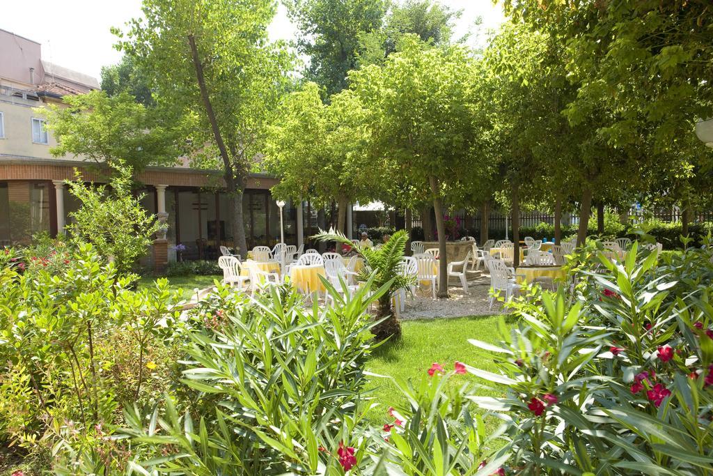Hotel Villa Fulgida กัตตอลิกา ภายนอก รูปภาพ