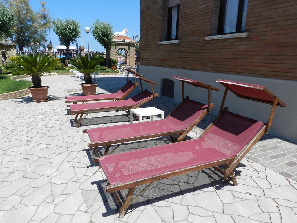 Hotel Villa Fulgida กัตตอลิกา ภายนอก รูปภาพ