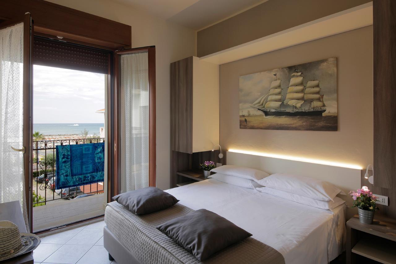 Hotel Villa Fulgida กัตตอลิกา ภายนอก รูปภาพ